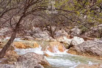 Image de waterfall house