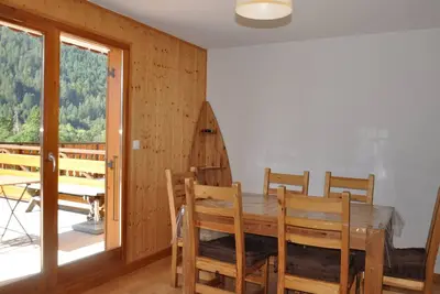 Image de Charmant appartement avec grande terrasse exposée plein sud et garage!