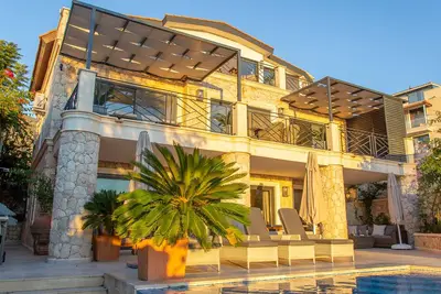Image de Villa Alexander - stunning views, newly refurbished with new media/games room