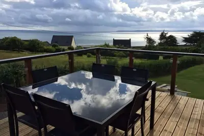 Image de Construction En Bois Avec Vue Sur La Baie De Douarnenez