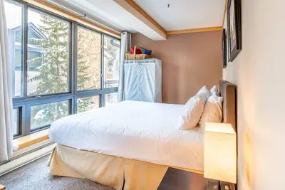 Image de Condo w\/ Private Balcony & Walking Distance to Ski School and Base Area!