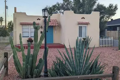 Image de Cute Clean Quiet Dog Family Friendly Roosevelt Row