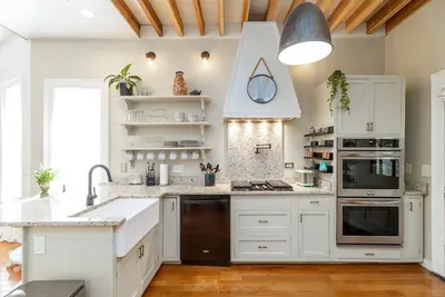 Image de Perfect Downtown Location / Unique Historic Charm / Modern Updates