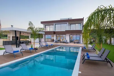 Image de The Oasis; Revive your Senses in Luxury and Style