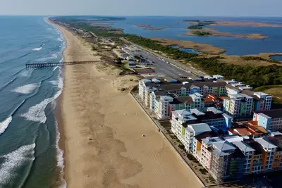 Image de Bayside condo right on the beach, beautiful views, onsite pools