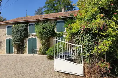 Image de Great family-friendly Farmhouse with pool on large site. Peaceful rural region.
