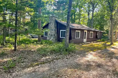 Family Fun: Torch Lake Cottage with Private Beach Access - Kayaks & Sup Provided
