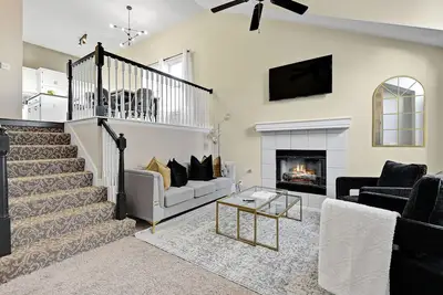 Image de Clean and Chic Home In Overland Park