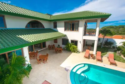 Image de Luxurious 5000 Square Foot Home - Villa Verde