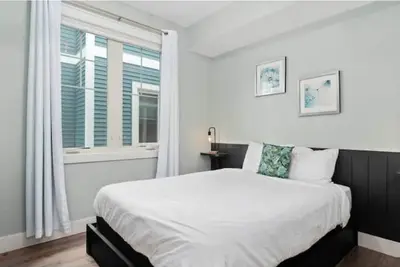 Image de New Condo on Front Street! Unit 6