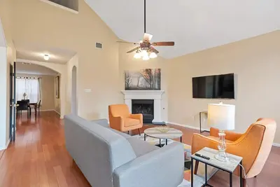 Large Comfy  4br Retreat\/Great Location ~Fam\/Group