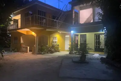 Image de A charming place surrounded by trees.
