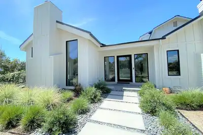 Image de Modern Wine Country Home with Pool, Spa & Sauna, Ev Charging