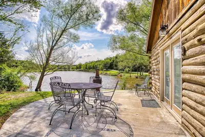 Image de Lakeside Log Cabin on private ranch