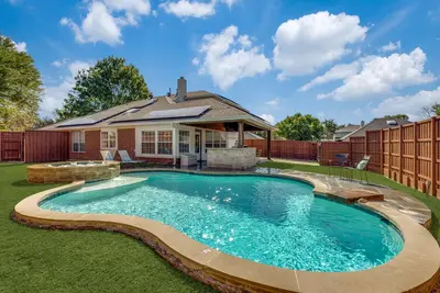 Image de Relax in this 4-bedroom vacation home! Pool. Hot tub. Game Room! !