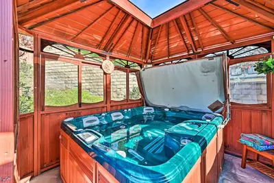 Image de Chula Vista Studio w/ Hot Tub ~ 9 Mi to Downtown