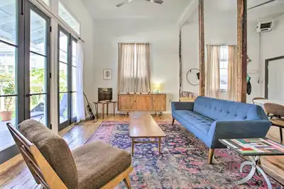 Image de Half-Mi to French Quarter: Rustic Nola Home