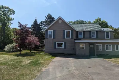 Image de Sledders paradise. Home located across the street from riding trails.