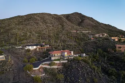 Image de Black Mountain Gem! Designer Completely Renovated!