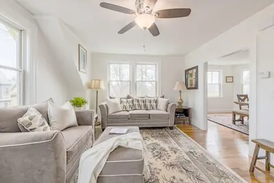 Image de Cozy Modern Victorian Home - 10 mins to Downtown Providence
