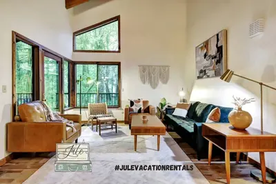 Image de Picturesque Cabin w/ Hot Tub