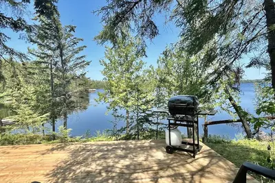 Image de Unique 1929 Lakeside Cabin with shared hot tub and sauna!