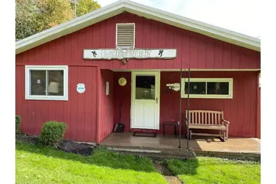 Image de Rack Shack Rustic Cabin Retreat