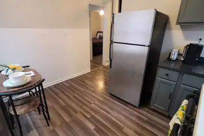 Image de Cozy one bedroom close to downtown Ia and Il with no cleaning fee!