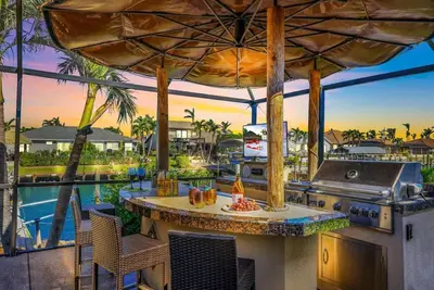 Image de Near Cape Harbor: Outdoor Kitchen/Bar & Tiki Hut