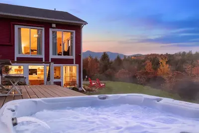 Image de Stowe Retreat w/ Hot Tub & Mountain Views - Close to Skiing & Family-friendly