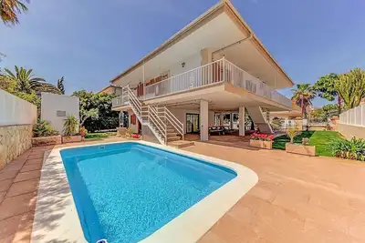Image de Detached 4 Bedroom Villa with Private Pool just 500m to Amenities & Sandy Beach at Can Picafort!
