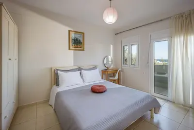 Image de New, quiet house close to the sea with private garden & private parking.