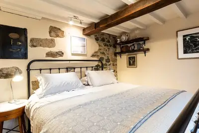 Image de A beautiful rustic cottage full of character and period features