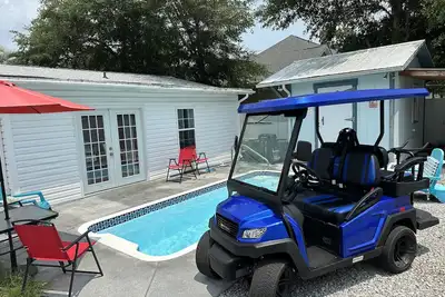 Image de Private Pool w/ Lithium Golf Cart w paid parking Included. Walk to Restaurants