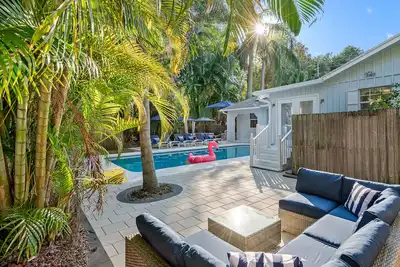 Image de 3 min drive to the beach or walk 18 min, Heated pool, 5b 3ba villa