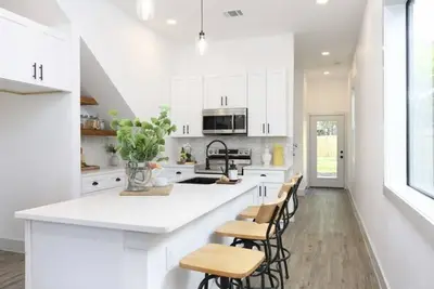 Image de Brand *New* Modern 3 Bedroom Home
