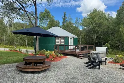 Image de Serene Modern Yurt w/ Wi-fi, Hot Tub and Mountain Views
