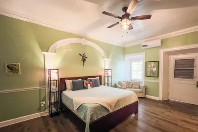 Image de Spacious King Bed 2nd Floor Room