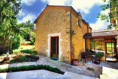 Image de Central Sarlat. Stone Villa In Large Gardens With Private Pool.
