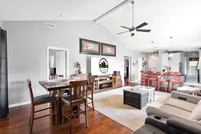 3br/3ba Golf Course Condo • Upgraded Kitchen • Discount Tickets & Golf!