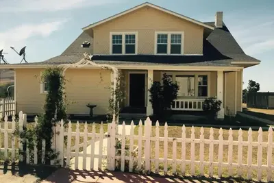 Image de Classic 20th Century Architecture, Huge space for large families
