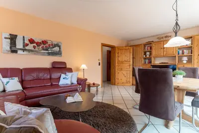 Image de Cozy and large ground floor apartment with winter garden in the Bad district