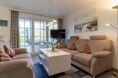 Image de Comfortable 3-room ground floor apartment with terrace and beach chair near the dyke