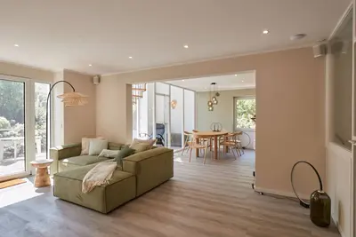 Image de High-quality and light-flooded approx. 232 sqm smart home near the beach