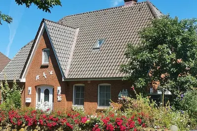 Image de Quiet Frisian house close to the beach with sauna, whirlpool and conservatory