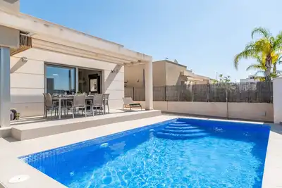 Image de Villa \"Casa Imjo Groundfloor\" avec piscine privée, terrasses privées et climatisation.