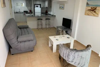 Image de Modern south facing Apartment with Sun Terrace 10 minute walk to sandy beach.