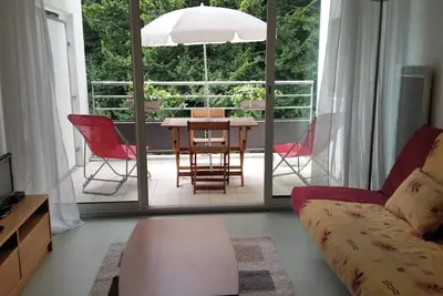 Image de Sudio + terrasse 8m² centre, plages, sud & parking