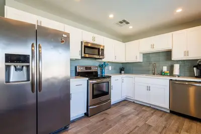 Image de 4br Sleeps 8 Heated Pool Yard Games Bbq!