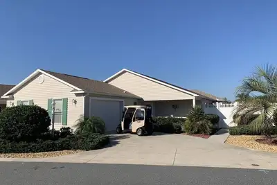 Image de Location! Beautiful 3 bdrm\/2 bath Dog Friendly Villa w\/Golf Cart, Bbq & WiFi